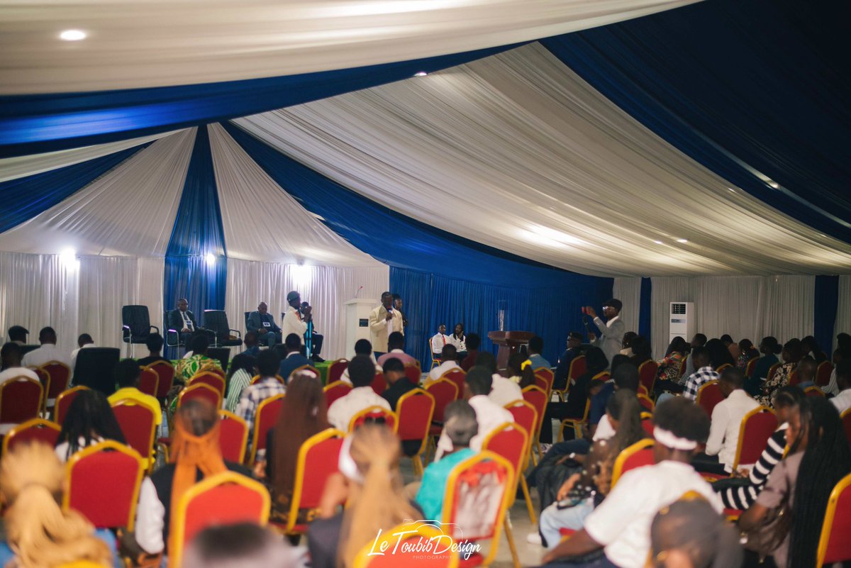HMusumbu's tweet photo. Honoré d’avoir été intervenant à Campa Expo, organisée par le Ministère de l’Entrepreneuriat de la Coordination Estudiantine de l’Université de Kinshasa. J’y ai développé le thème sur le rôle des réseaux d’alumni dans la transformation des idées en projets concrets. https://t.co/Bl9unSZaXK