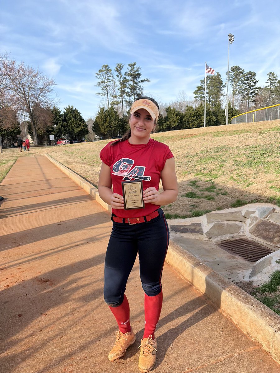 HazelBeam2026's tweet photo. Honored to receive the organizational Power Award for last season!! Looking forward to this spring with my favorite girls!! @GAPKing07 @YHC_Softball https://t.co/npc4tqxpq9