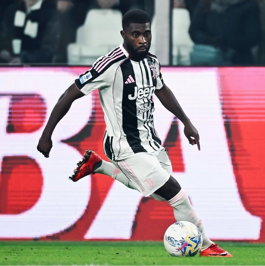 Jeremie Boga🇨🇮 inscrit son premier but avec la Juventus en Serie A🇮🇹 contre l'AS Roma. ✅️