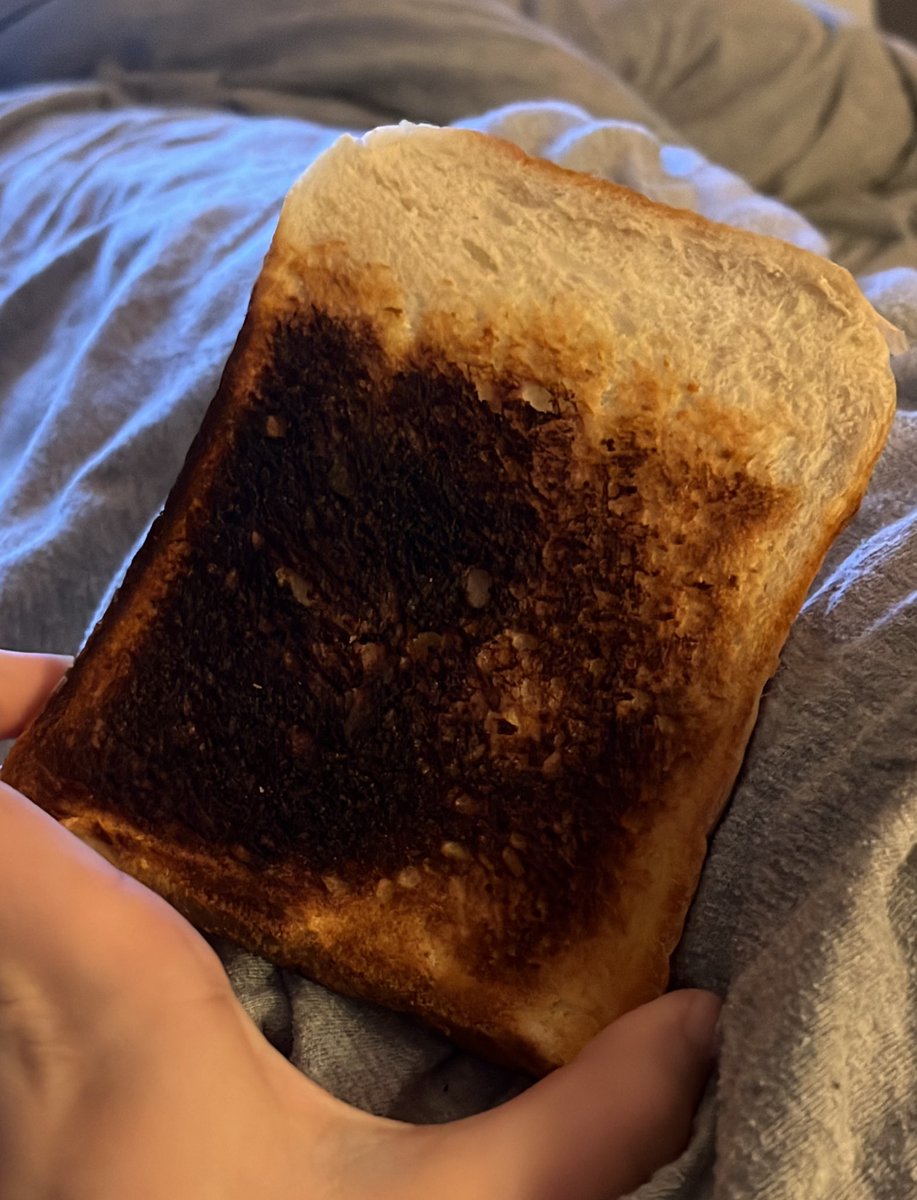 emopheal_'s tweet image. okay so i made toast and still ate it after looking like this, was this valid..?😖 @vanillaber14315