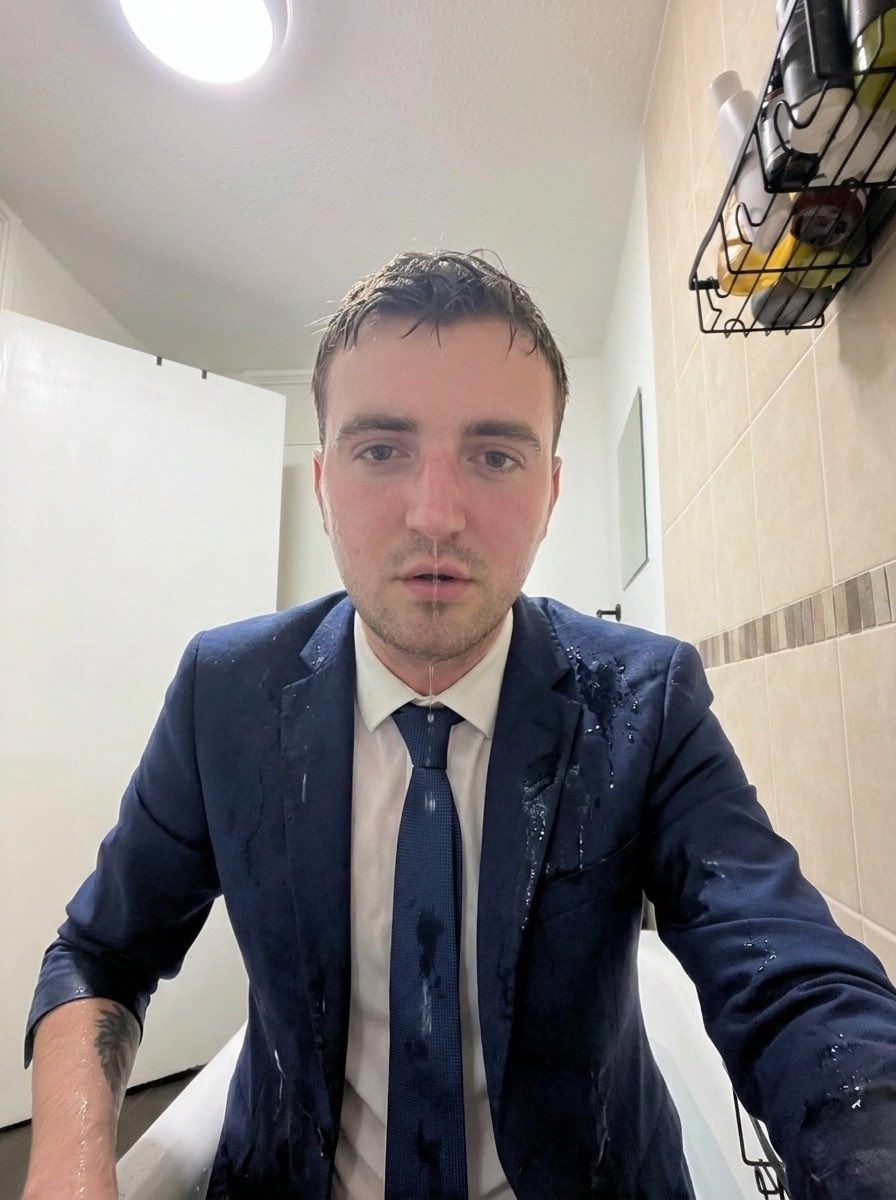 SuitedladUK tweet media