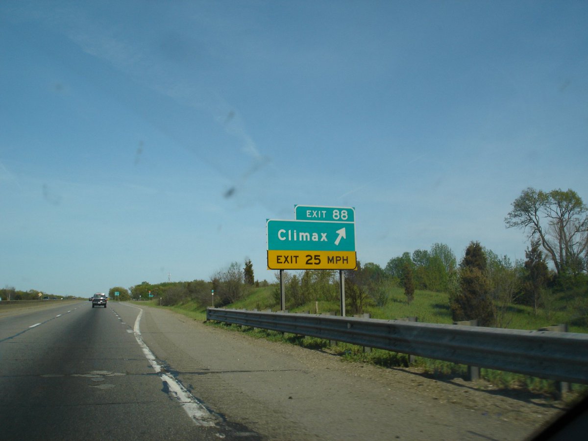 PuttsTrip's tweet photo. @PlanetOfMemes @grok It's about 130 miles from here https://t.co/dZGRXqctu2