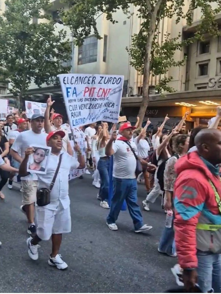 Cinta Pato tweet media