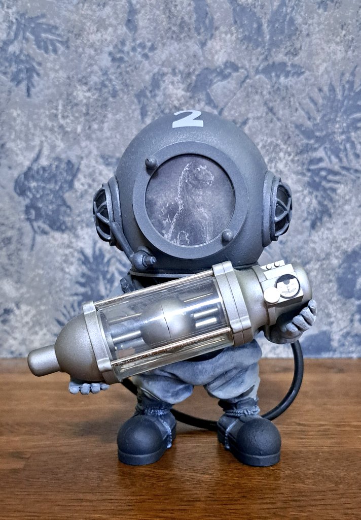 おはようございます～😎デフォリアル芹沢博士、まさかのフィギュア化っ