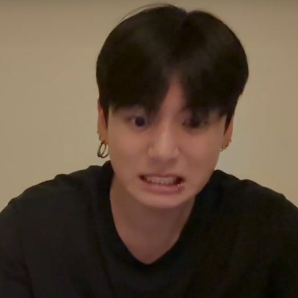 Nos faltan 200k pre-guardados más para recién llegar a los 4M, nuestra meta es 6M, entienden que NO llegamos??? 

Mucho BTS YEAR pero poco entusiasmo demostrado con hechos. Es el récord más fácil de conseguir, por qué nos está costando tanto??!??