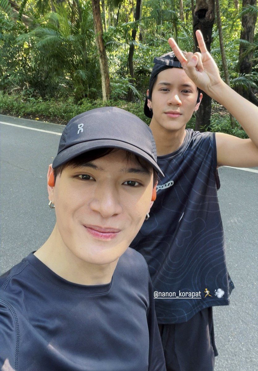 เหมียวใหญ่กับเหมียวเล็ก ได้ออกกำลังกายด้วยกันแล้ว 🏃

#KristPerawat
#mynameisnanon