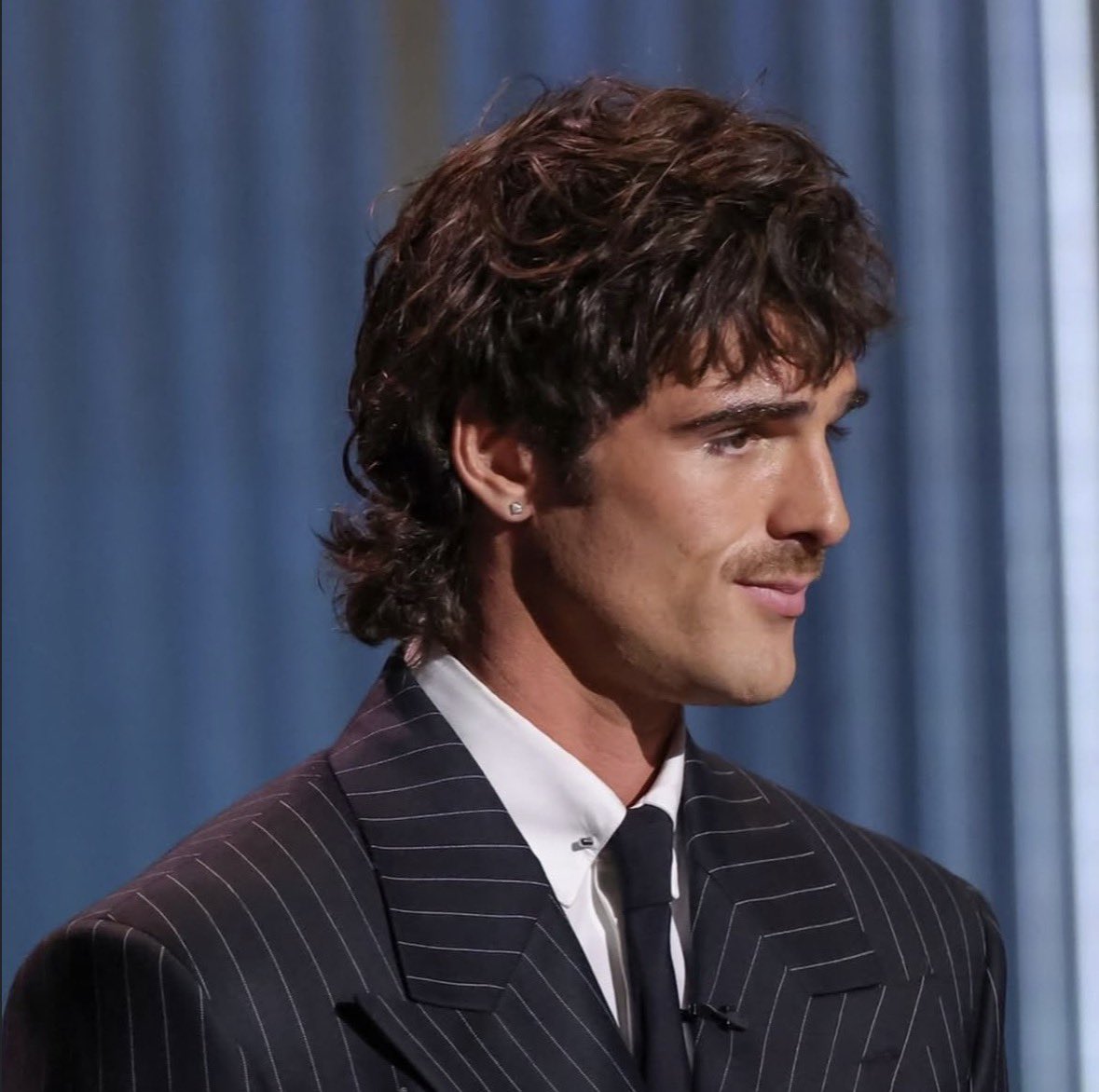 elordifx's tweet photo. jacob elordi at the SAG awards!! https://t.co/fmUw83rQR6