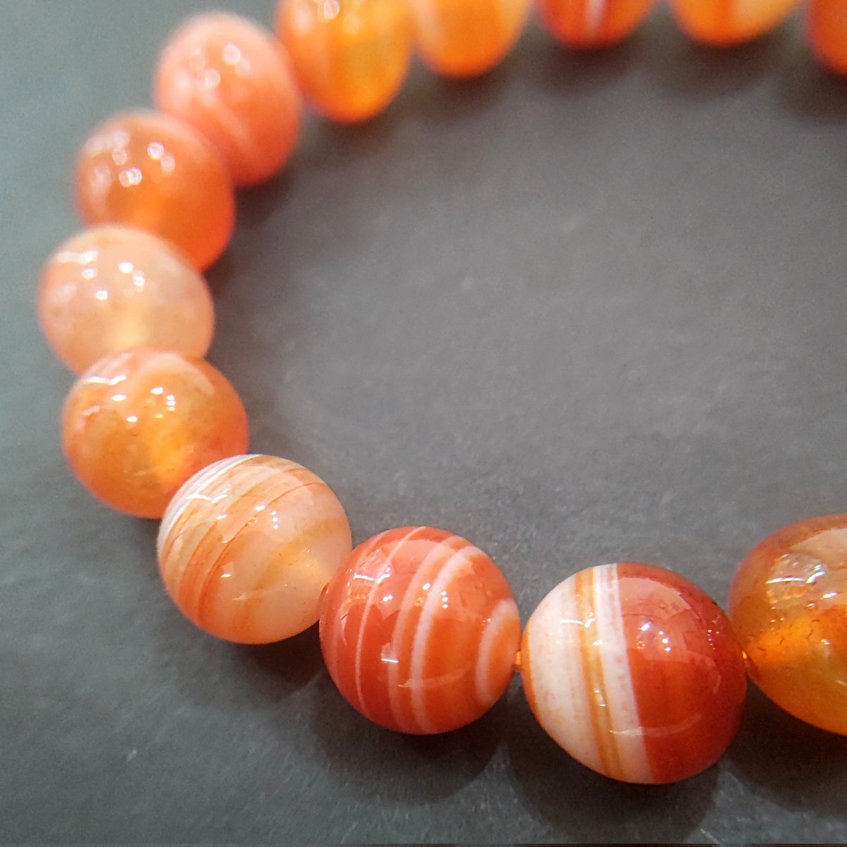 今週の配信のテーマがメノウなのでサードオニキスもご紹介。 和名は