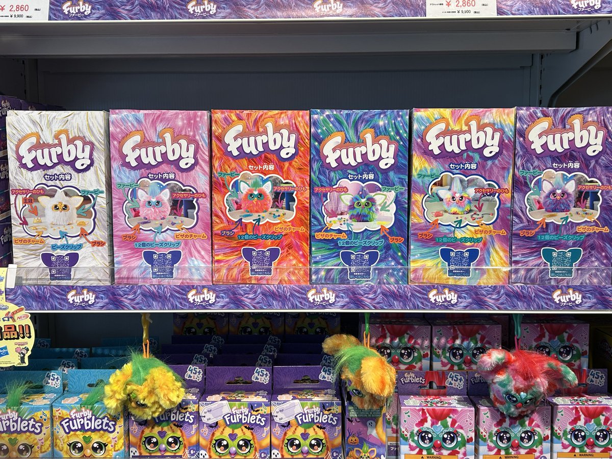 Hasbro_Store_JP's tweet image. 【#三井アウトレットパーク入間 店】

ハズブロストアには、ふわふわ可愛いファービーがいっぱい！💖
歌ったり踊ったり、お喋りする姿に癒されること間違いなし✨
手のひらサイズのファーブレッツも超キュート🌈
お気に入りの子をお迎えしちゃおう！🧸✨

#ハズブロ
#HasbroStore
#Furby