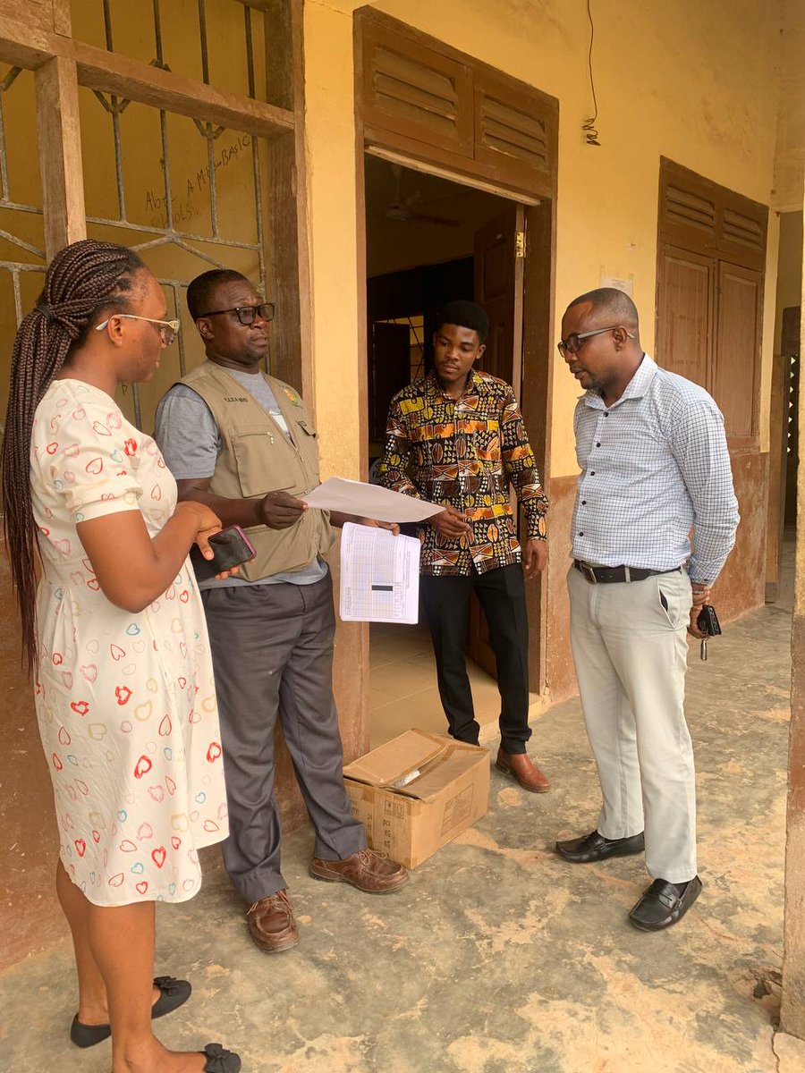 ggk_lab's tweet photo. Fighting #bilharzia, one dose at a time.

Our visit to the Abee community last Monday witnessed the mass drug administration of #praziquantel to pupils. Appreciation goes to the teams on the ground 🌍✨.

@_GHSofficial

#EndTheNeglect #GlobalHealth #BeatNTDs https://t.co/uFNMQwSCOa