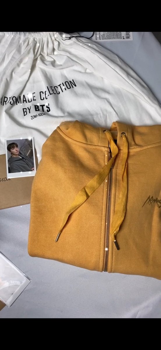 rvkooks's tweet photo. [HELP RT] THANKS 🇲🇾

WTS BTS Artist Merch
Jungkook - ARMYST Zip-Up Hoody (Size M)
RM500
- never used, good condi 10/10
- unsealed but complete including dust bag, pc, with tag

Can dm me
#pasarBTS  #myARMYjual #myARMYbeli
@pasarBTS
@BTSMarketMY 
@BTStrading_MY https://t.co/xc6SCCWDHo