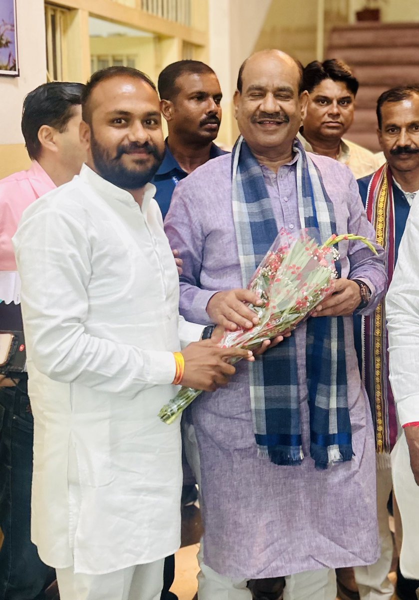 BitthalT's tweet photo. कोटा सर्किट हाउस में लोकसभा के माननीय अध्यक्ष ओम बिरला जी से शिष्टचार भेट की|
@ombirlakota Ji https://t.co/5Jgnha0hvU
