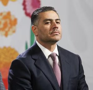 Para todos aquellos despistados que creen que este señor sí está haciendo su chamba, les recuerdo que NO ESTÁ INVESTIGANDO A ADÁN AUGUSTO y sus nexos con LA BARREDORA y con el HUACHICOL, ni al “ANDY” por el HUACHICOL, ni a MARIO DELGADO por sus nexos CON EL NARCO y EL HUACHICOL