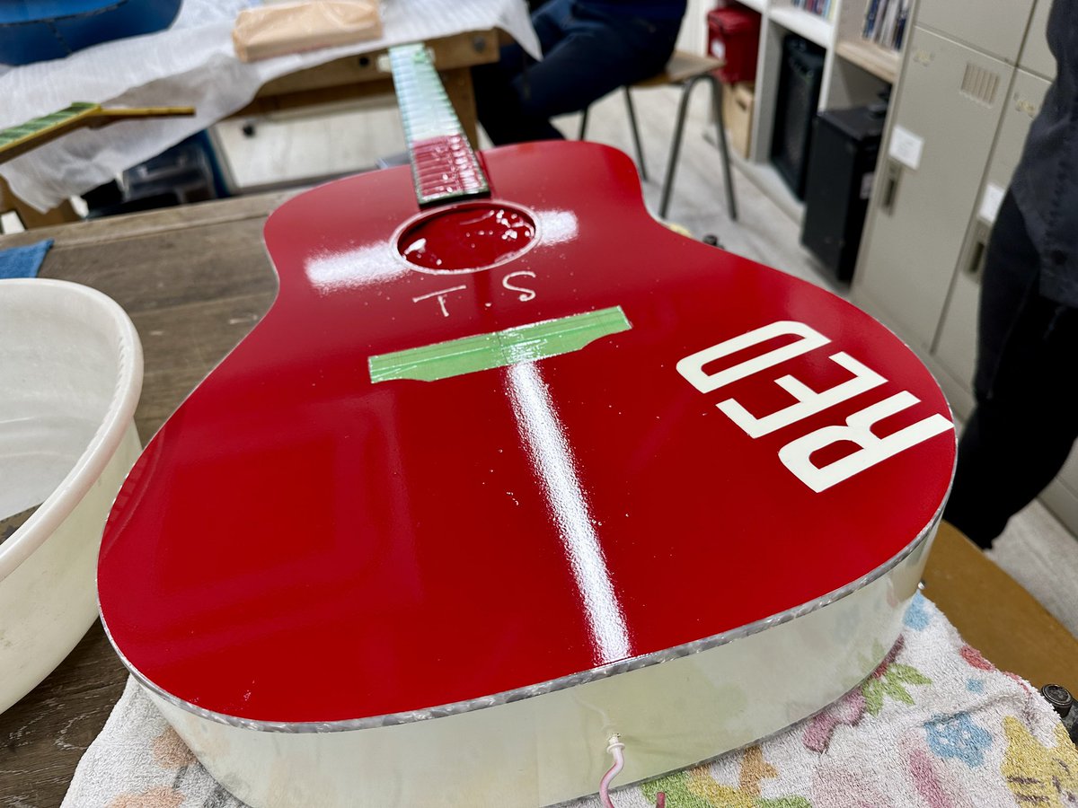 研究科・マスタークラス🎸 午前☀️ 白のボディにREDのマスキングは