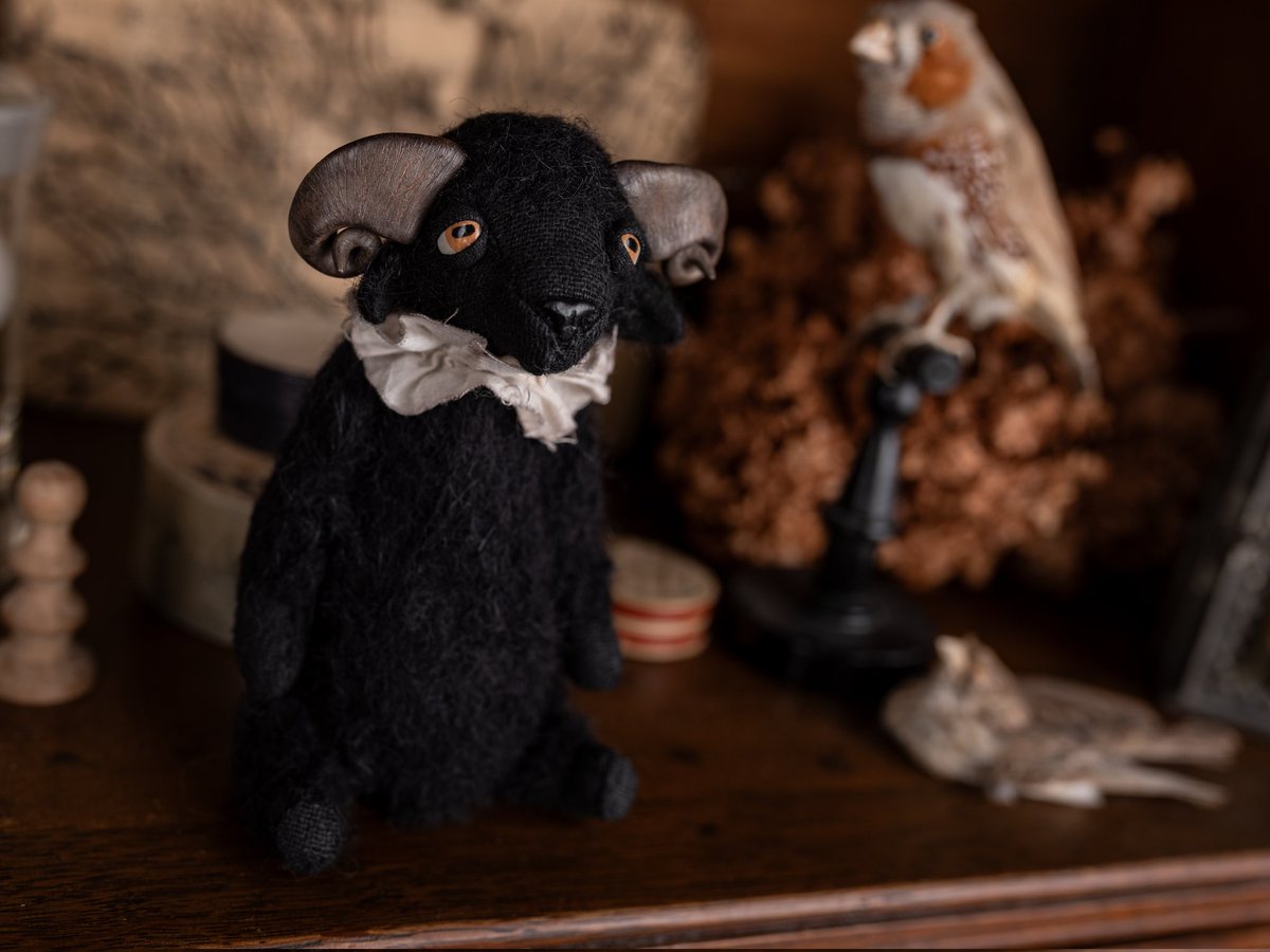 nicomeem's tweet photo. 先程ヤフオクに、黒いちびちび羊を出品いたしました🐏🖤

6日(金)22時台までの出品となっておりますので、どうぞよろしくお願いいたします🙏✨

https://t.co/0V6qhjqebz https://t.co/I0EaPaGvqK