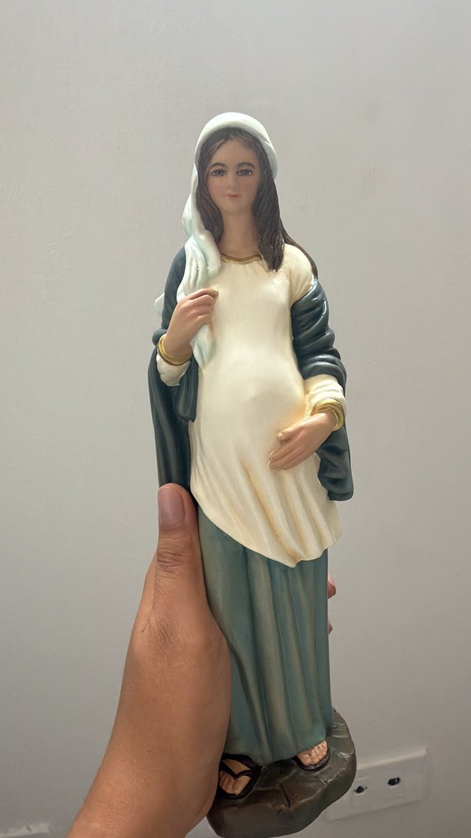 MajitoLo's tweet photo. El regalo de San Valentine de mi amado esposo. Definitivamente mi rey es mi mundo entero 💗🤰🏽💙 La Virgencita de la Dulce espera. Y luego fuimos a bendecirla en nuestra iglesia. 🙏🏼 https://t.co/MmAbsKku1O