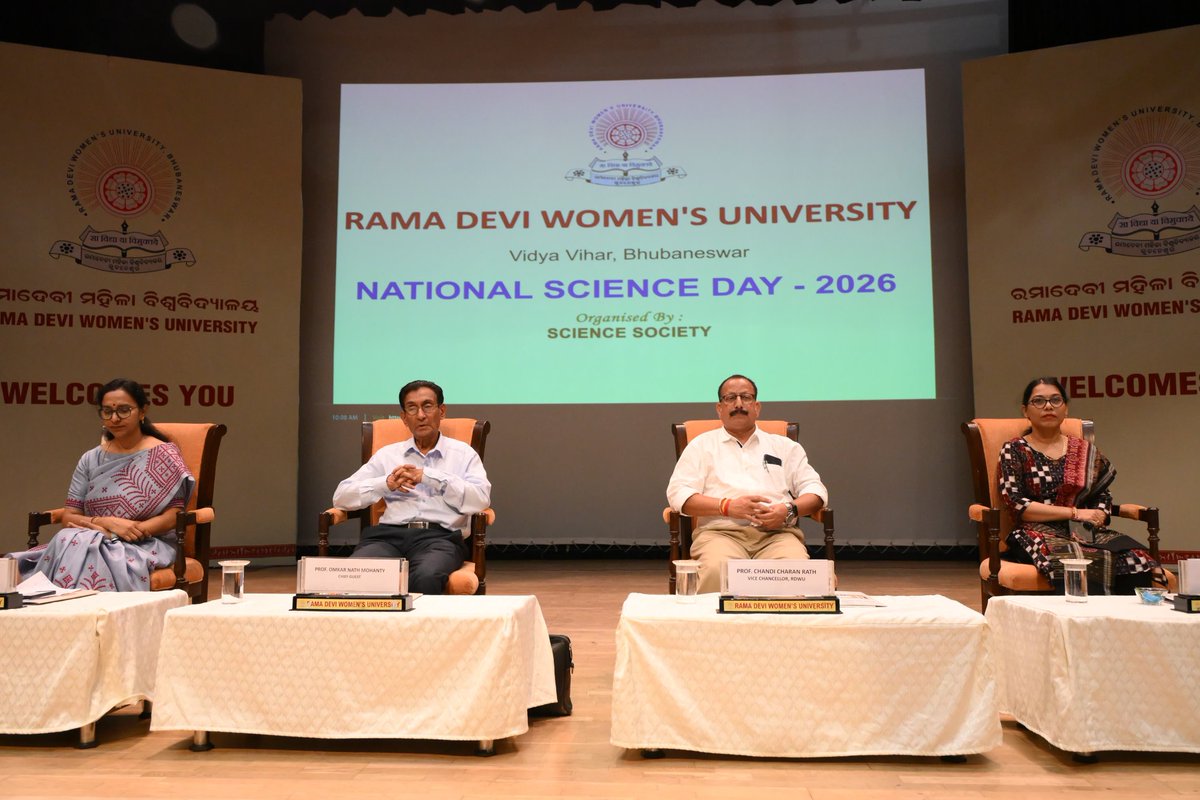 udgatajyoti's tweet photo. Happy moment to be felicitated by the chief guest Prof. Omkar Nath Mohanty. https://t.co/wMQOYsBG5e