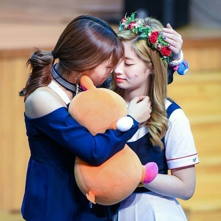 Moojyz's tweet photo. Aveces m es irreal pensar que estas eran las dahmo en PUBLICO https://t.co/JJ5W2vkeCI