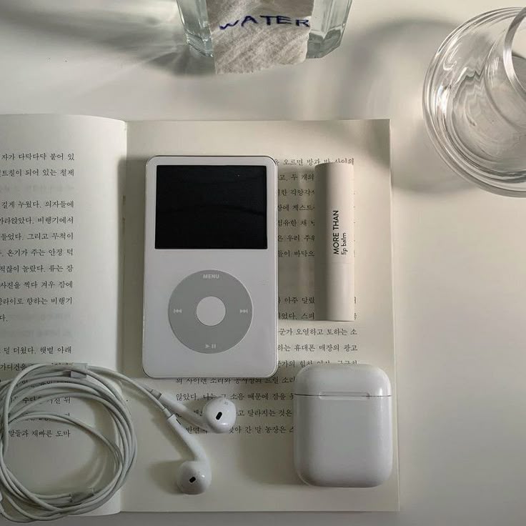 do_yak_'s tweet image. 갑자기 아이팟이 다시 사고 싶어진 전자기기 오타쿠. . .