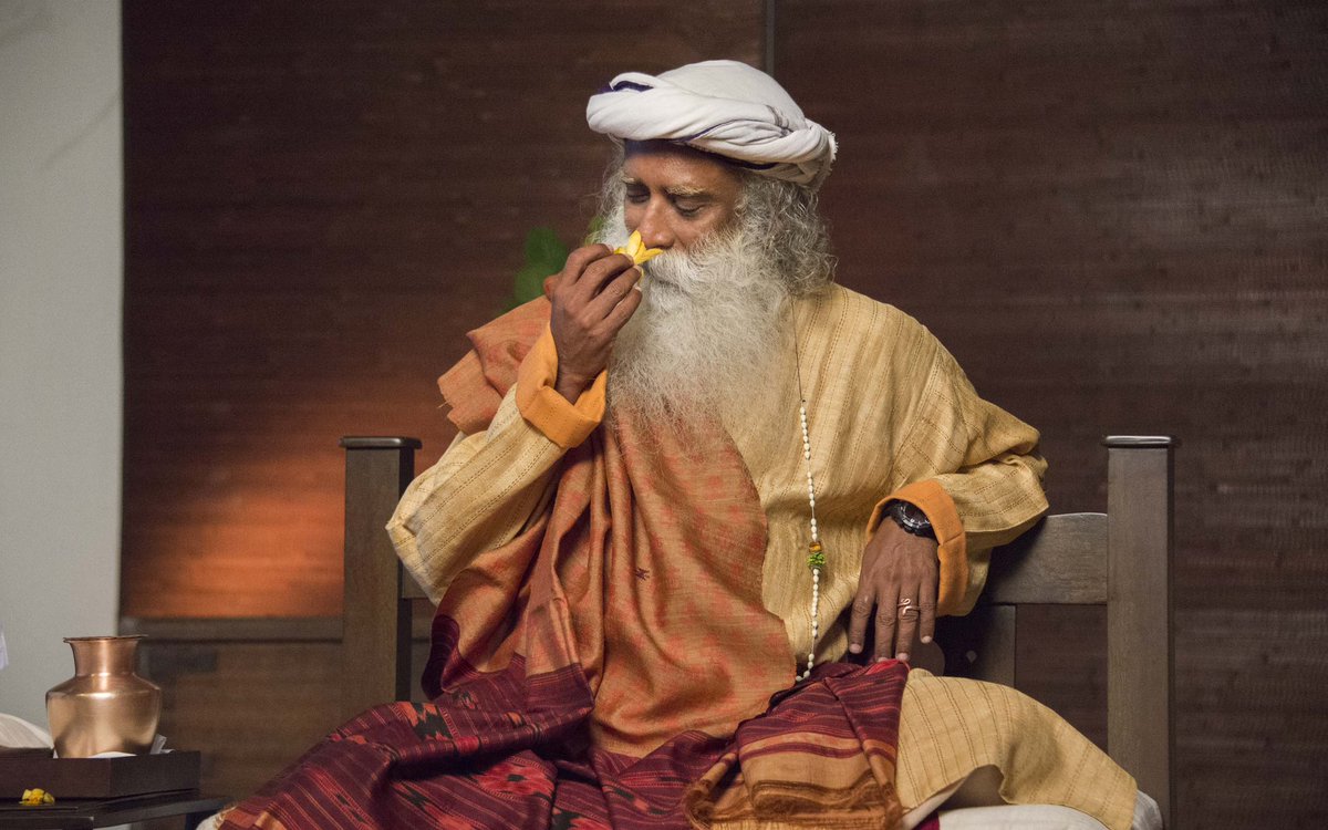 SadhguruJV's tweet photo. What fragrance is to a flower, Love is to a human being. #SadhguruQuotes https://t.co/rSgAb9Liez