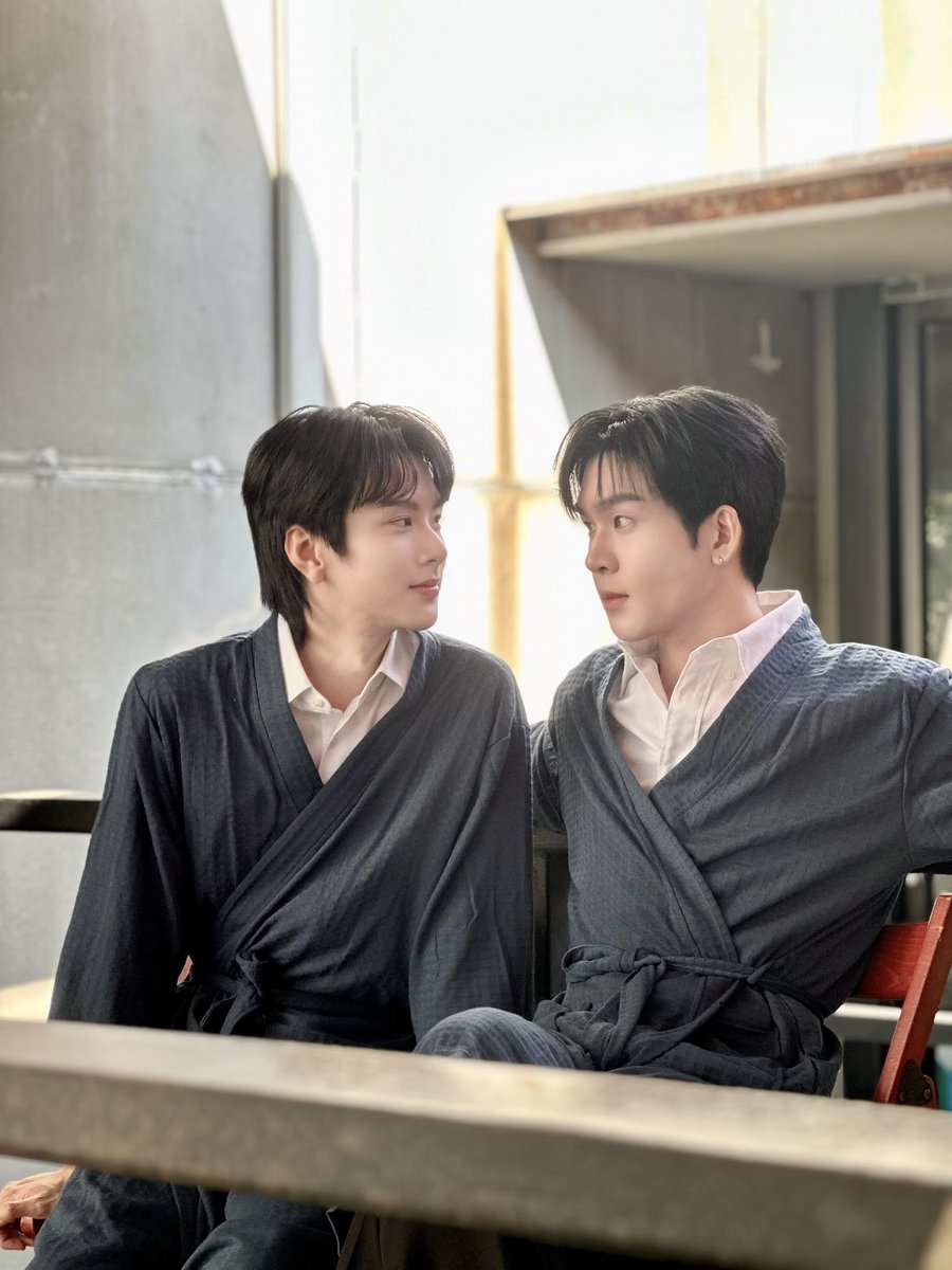 รักสุดใจนายแฟนบอย Mr. Fanboy Series 📸

เซย์ไฮยามเช้าคร่าแม่ ๆ 🫶🏻 วันนี้เจ๊พาน้องเติร์ดกับน้องว่านมาเปิด Q2 คร่าา 😘 มีคนมองหน้ากันนะคะนั่นนน ไม่ทราบว่ามองหน้านี่หาเรื่องหรือหารักคร้าาา 😝😚

คิดถึงกันไหมคร้าาา ฝากส่งกำลังใจให้กันด้วยน้าาา 😍✨

Mr. Fanboy Q2
#รักสุดใจนายแฟนบอยQ2