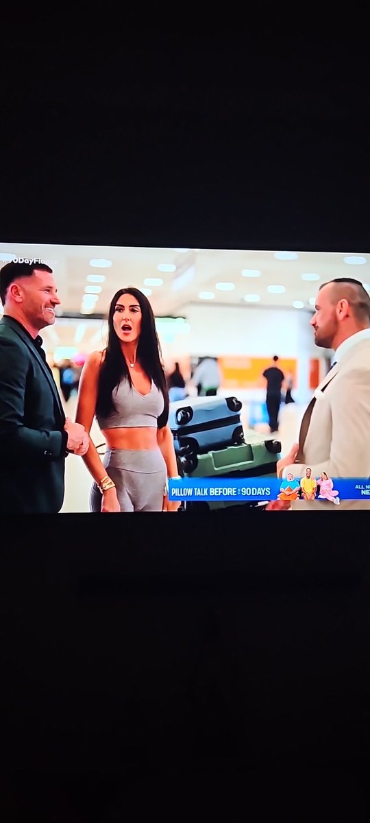 90DaySunday's tweet photo. If they really didn't tell her, this is a dick move!
#90DayFianceBeforeThe90Days https://t.co/D4hWnDGWik