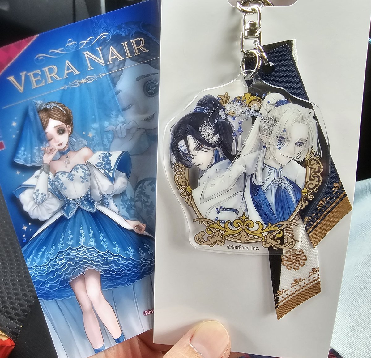 第五人格×ローソンコラボ、白黒無常のキーホルダー一発でGETできて