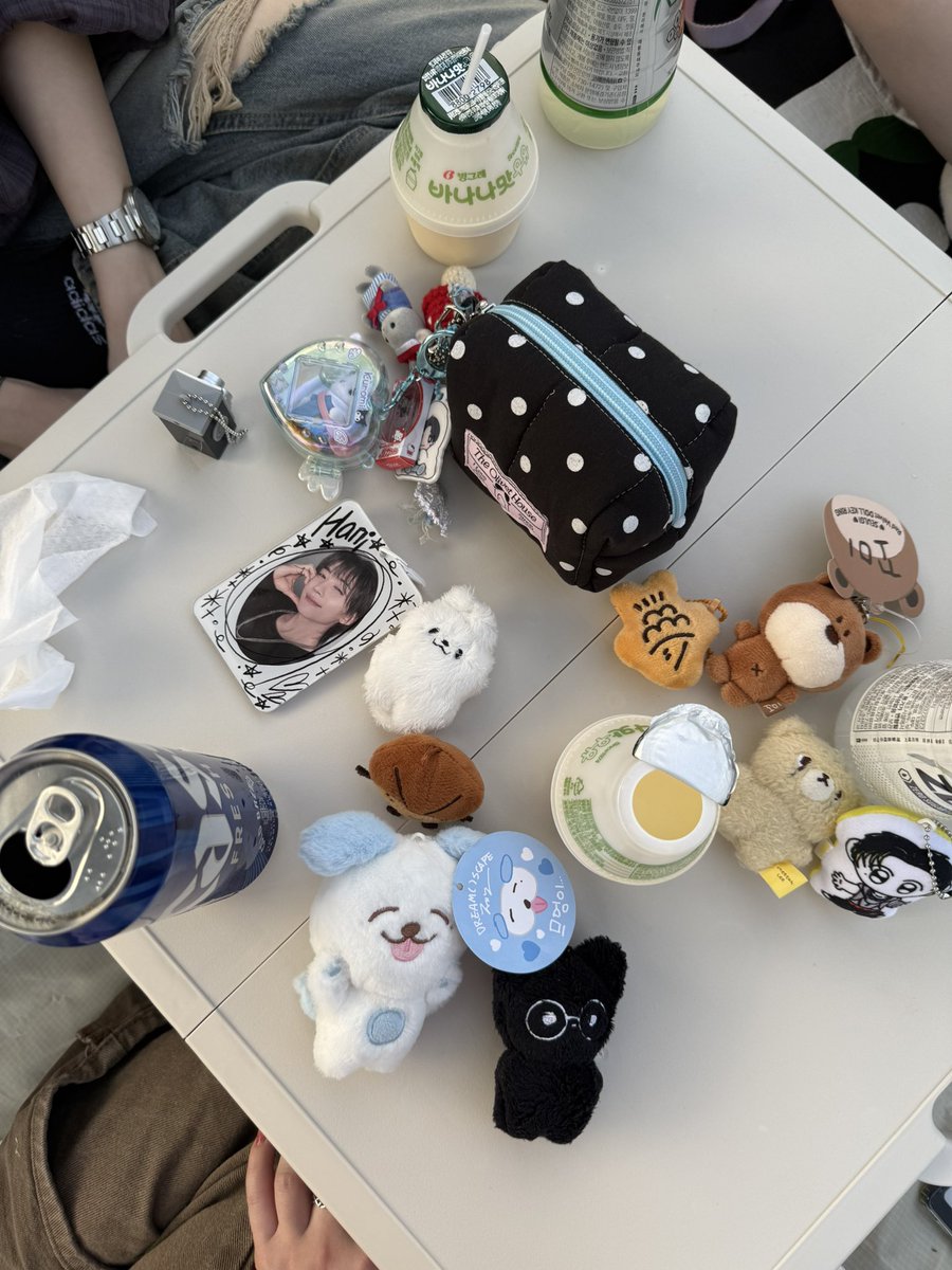 etre_du_soir's tweet photo. 빨리 날 풀려서 친구들이랑 같이 한강 가서 라면이랑 과자 먹으면서 오억시간 떠들고 싶움..... https://t.co/MzcWu24WCw