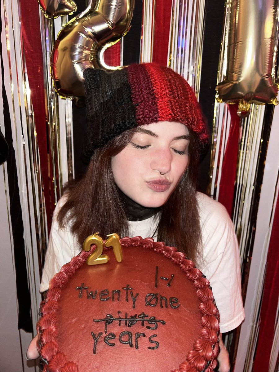 ohmsmorg's tweet photo. i would like to thank this very band and community for helping me make it this far.. there was a time in my life where i didn’t think i’d ever see this age on me :) twenty one is pretty cool https://t.co/pvg3RKbrEm