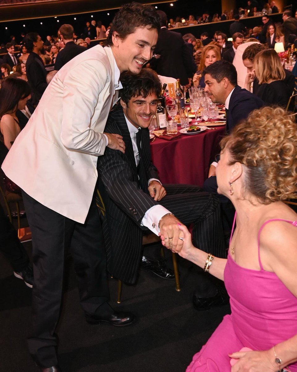 Timothée Chalamet introducing Jacob Elordi to his mom at the 2026 #ActorsAwards.
