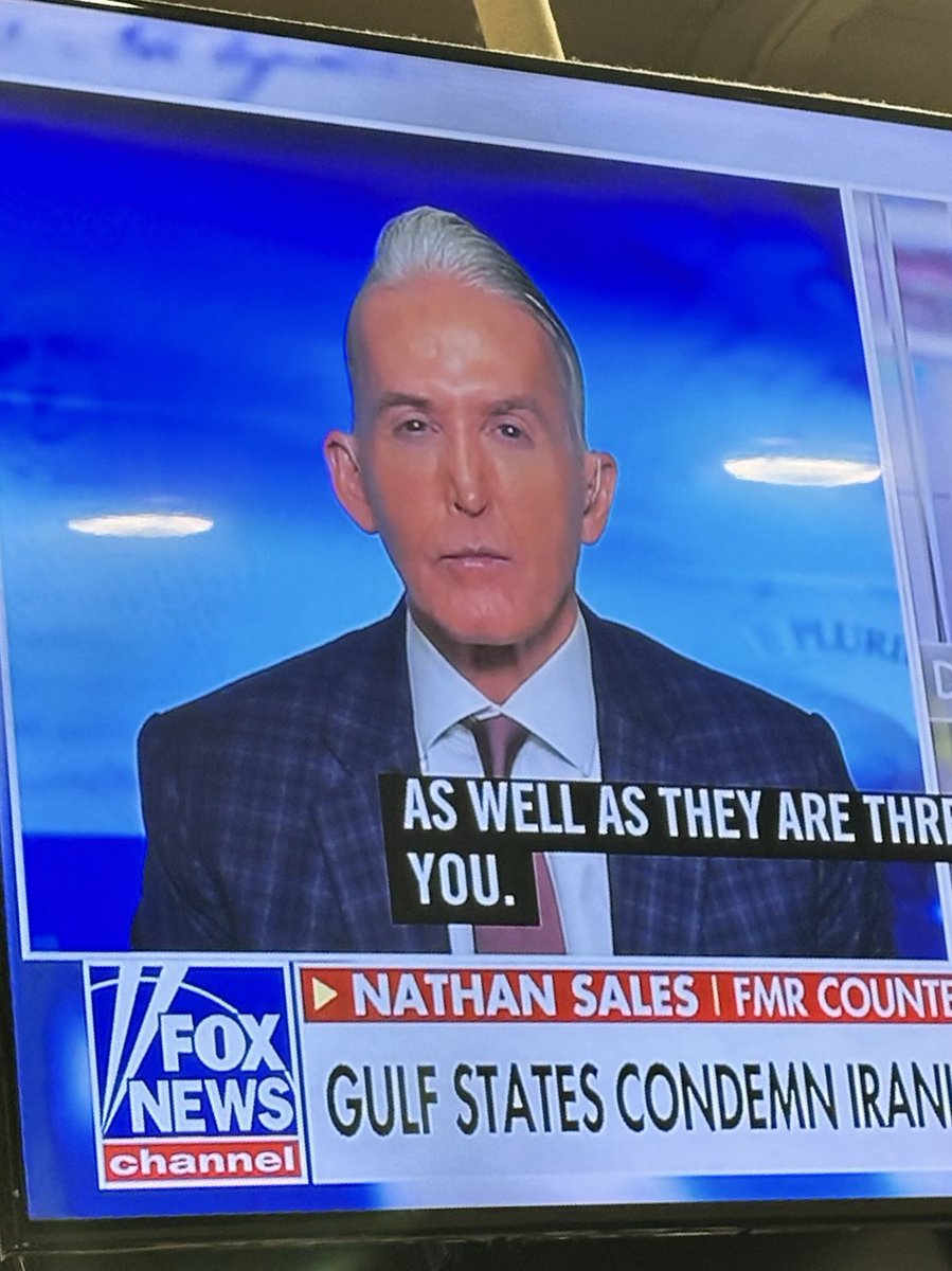 kookslamkyle's tweet photo. That amount of botox combined with the haircut should be an FCC violation 😂 https://t.co/RCpD2Pr0Xq