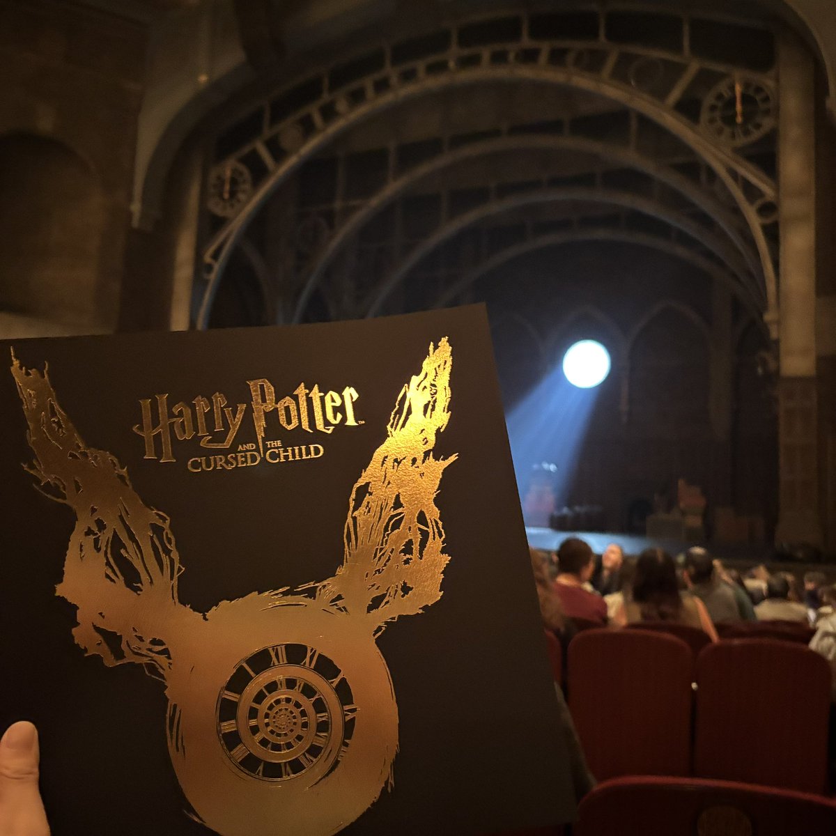 anythingOOO's tweet photo. ハリーポッターと呪いの子(Cursed Child)NY公演を観てきました！トムフェルトン演じるドラコの「Scared, Potter？」を生で見ることができて感無量😭トムが出てきた時、客席が一体となって盛り上がっててNYバイブスを感じた笑　ロンドン版とも日本版とも違う点が多々あって、とても面白かったです！！ https://t.co/YsRY6Aa0r0