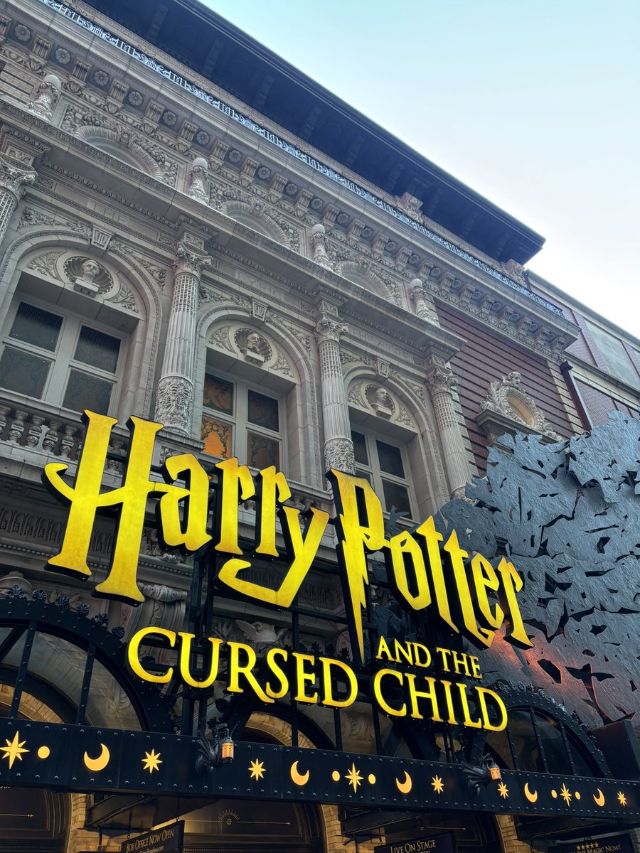 anythingOOO's tweet photo. ハリーポッターと呪いの子(Cursed Child)NY公演を観てきました！トムフェルトン演じるドラコの「Scared, Potter？」を生で見ることができて感無量😭トムが出てきた時、客席が一体となって盛り上がっててNYバイブスを感じた笑　ロンドン版とも日本版とも違う点が多々あって、とても面白かったです！！ https://t.co/YsRY6Aa0r0