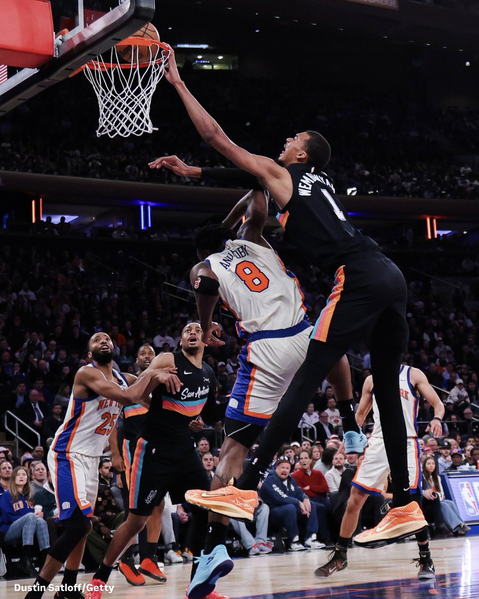 HaterReport's tweet photo. Wemby out here moving like he playing against the Monstars in the Space Jam movie 😭 https://t.co/SsCFa2dE3G