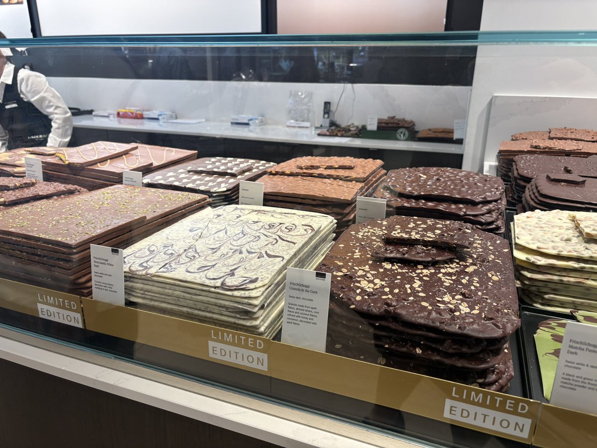 El mundo se va a acabar ya que los gringos blancos y adinerados prefieren comenzar la Tercera Guerra Mundial antes se ser adultos decentes que no violan ni matan niños.

Anyways, aquí les dejo comida para limpiar el feed.