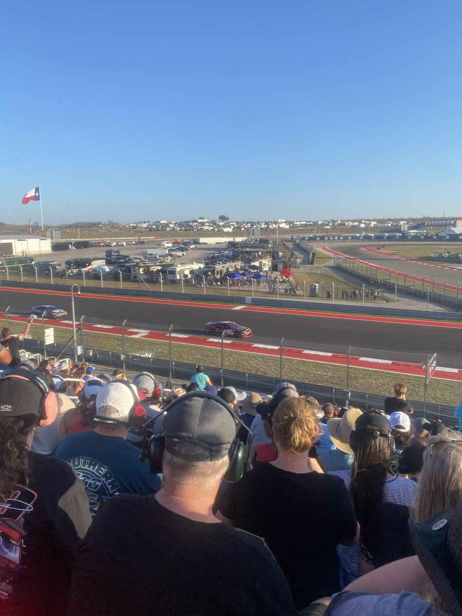 indybeerbear's tweet photo. @KurtBusch @TylerReddick @23XIRacing Closest SVG after that last restart. Thought lapped traffic may come into play but TR put on a Master Class on how to beat one of the best! #HistoryMade #GoFor4 https://t.co/ZlqyrzJsy6