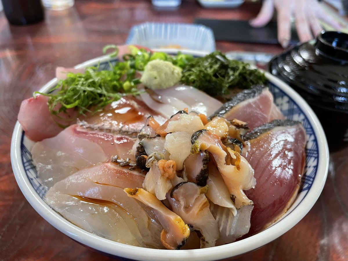 この前食った海鮮丼また食べたい〜