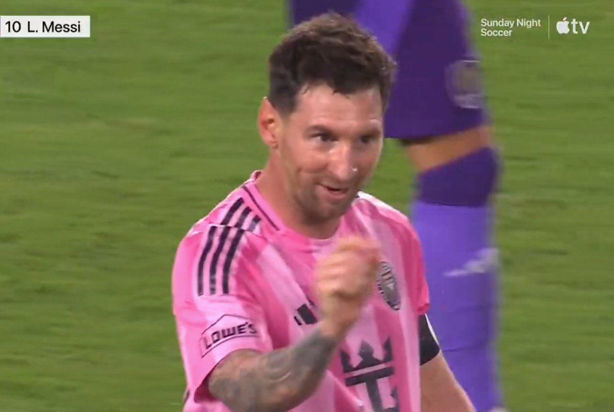 🚨 𝗡𝗘𝗪: Leo Messi's RESPONDS to the Orlando City coach after the comeback:

• At the end of the 1st half, Orlando City were winning 2-0 vs. Inter Miami.

• Orlando’s coach approached Leo Messi and said a few words to him... Messi wasn’t pleased with what the Orlando coach