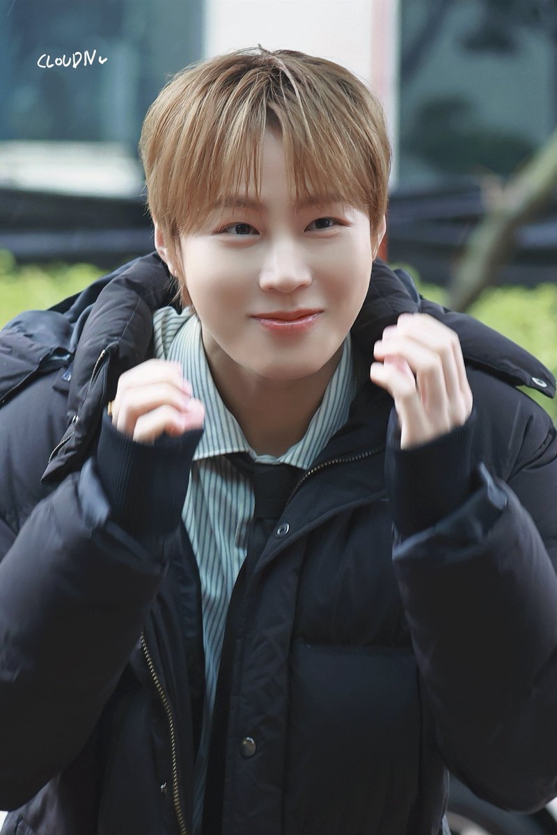 cloudn_hsw's tweet photo. 260302 불후의 명곡 출근 

#하성운 
#HASUNGWOON https://t.co/AO7aNu327C