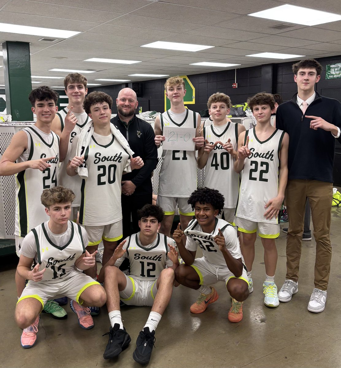SMSRaiderHoops's tweet photo. 🏀 HISTORY MADE‼️
The JV team made program history by completing the first UNDEFEATED 21-0 season! Congratulations to our guys on their amazing accomplishment!! #JVcats
🏆JV Sunflower League Champs🥇
#NothingGreater🔰#Southside https://t.co/AnpOD5LGea