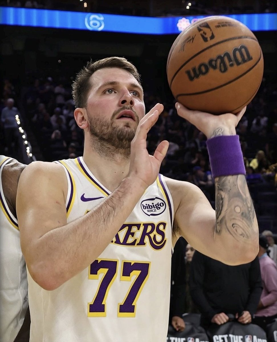 lukalexicon's tweet photo. day 8 of posting a pic of luka until he hits another half court shot in a game
#hotplayer https://t.co/CYFKUNNPKs
