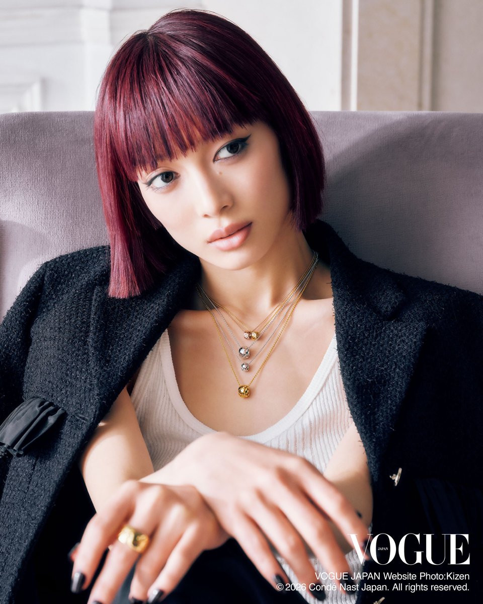 <a href="/voguejp/">VOGUE JAPAN</a> <a href="/CHANEL_JP/">CHANEL シャネル</a>