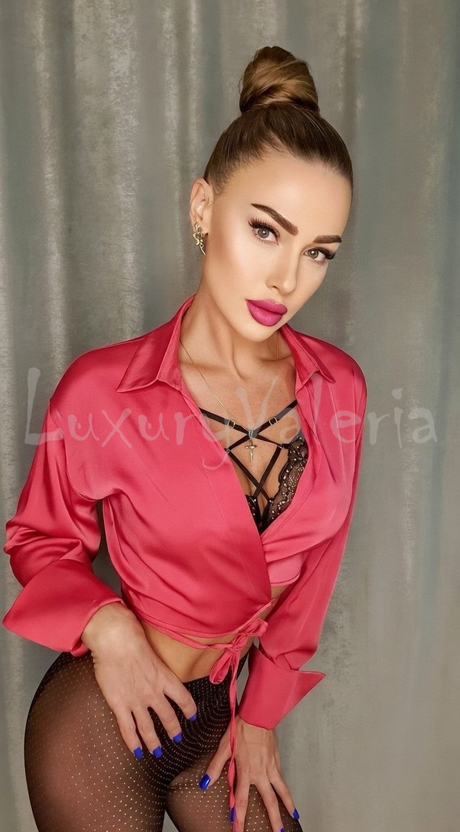 LuxuryValeria tweet media