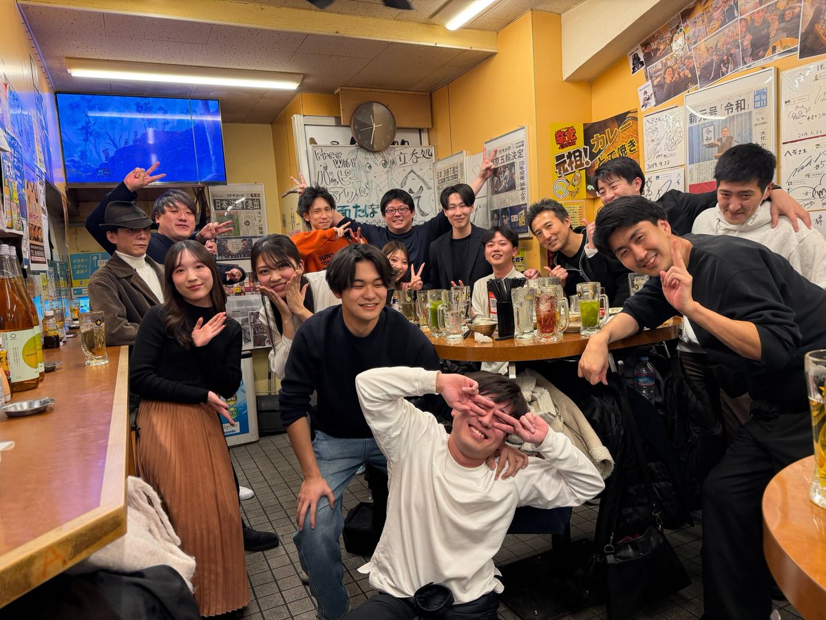 TechLab_shimba's tweet photo. 前職から一緒だ���た憧れのCOOの背中を追って入社しました！
優秀なエンジニアに囲まれた最高の環境です。本気で勝ちたいと思っています。
個人目標として1年で100人稼働、売上2億を達成します。そして全員を勝たせる組織をつくるのが僕の目標です。必ず、女性最年少上場を実現させます。 https://t.co/nNtsPTw9tQ