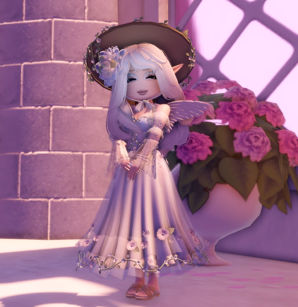 IM OBSESSED this is so cute!!!!! 💕🌸💕 🍀#royalehigh <a href="/RoyaleHighValks/">Royale High ✨</a>