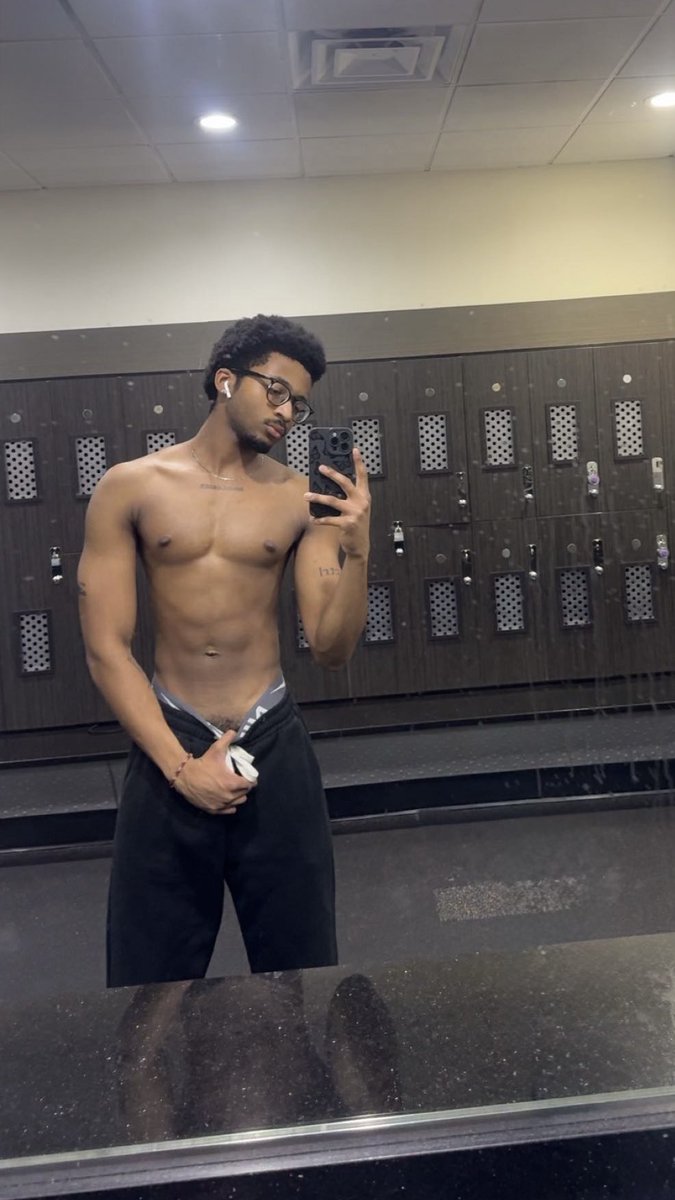 ctrldawnn's tweet photo. summer body is coming in https://t.co/GiUu0fu5AW