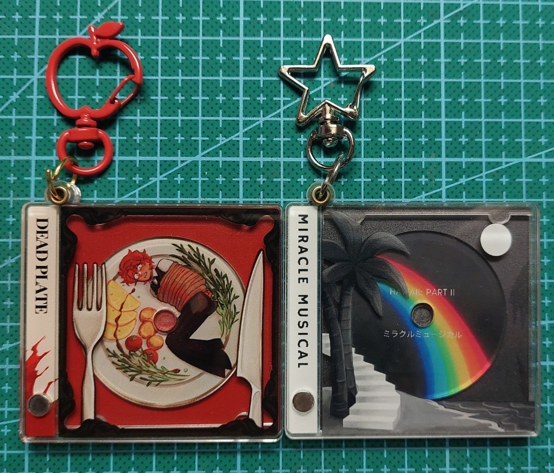 my own keychains yg CD jd salah fav merch yg ku punya dan ku bikin bcs i love both deadplate and miracle musical so much i put my heart into making them and im happy how they turned out🥹