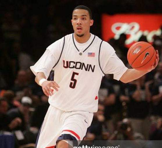 Aaron_Torres's tweet photo. Only the real ones know that of all the coldest early 2000's college hoops point guards, this one was the coldest of them all 😏🐺 https://t.co/EQ8oWbFAHS