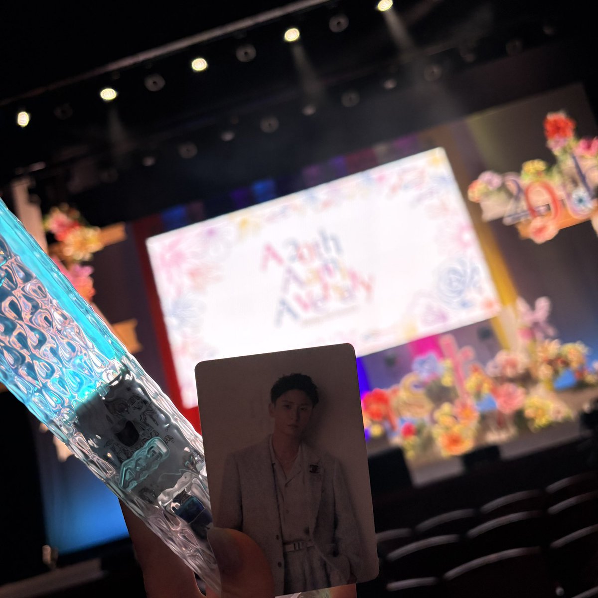46Mizu's tweet photo. ツアーは青色マンに変身していましたが、ファンミはおとなしく参戦💙
やっぱ世界一の推しだぁぁ🫶
久しぶりにオタ活&amp;aオタを見れて幸せな気持ちになりました❣️👏 https://t.co/i3oeIofEB4