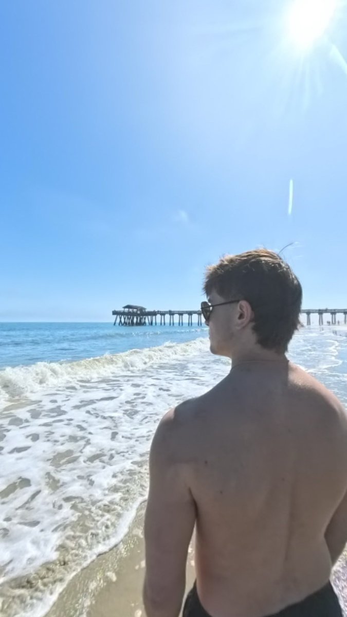 Weekend In Savannah Vlog  soon . Follow  ig and TikTok  . Jellyfish tore my ass up 

tiktok.com/@thenoahlovell…

instagram.com/noahlovelll?ig…